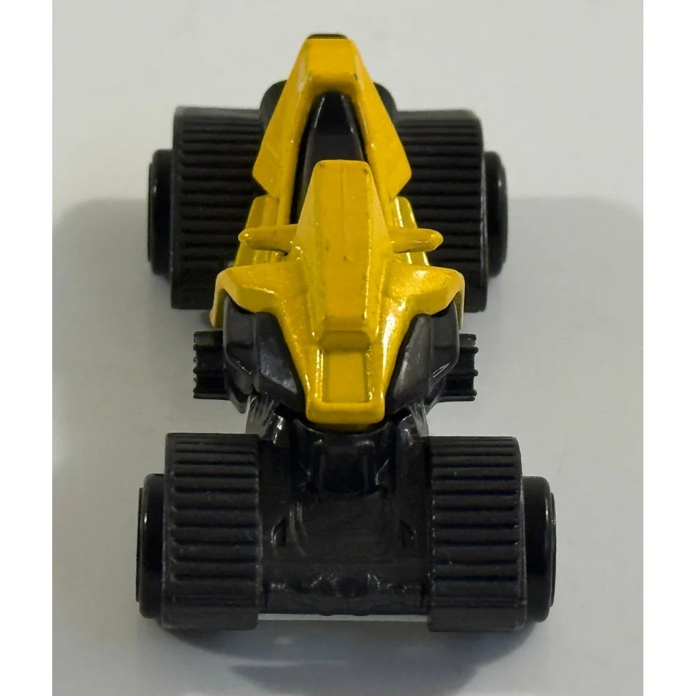 Hot Wheels Tread Air Kids 1:64 Yellow Black Futuristic Diecast Tank CFG95